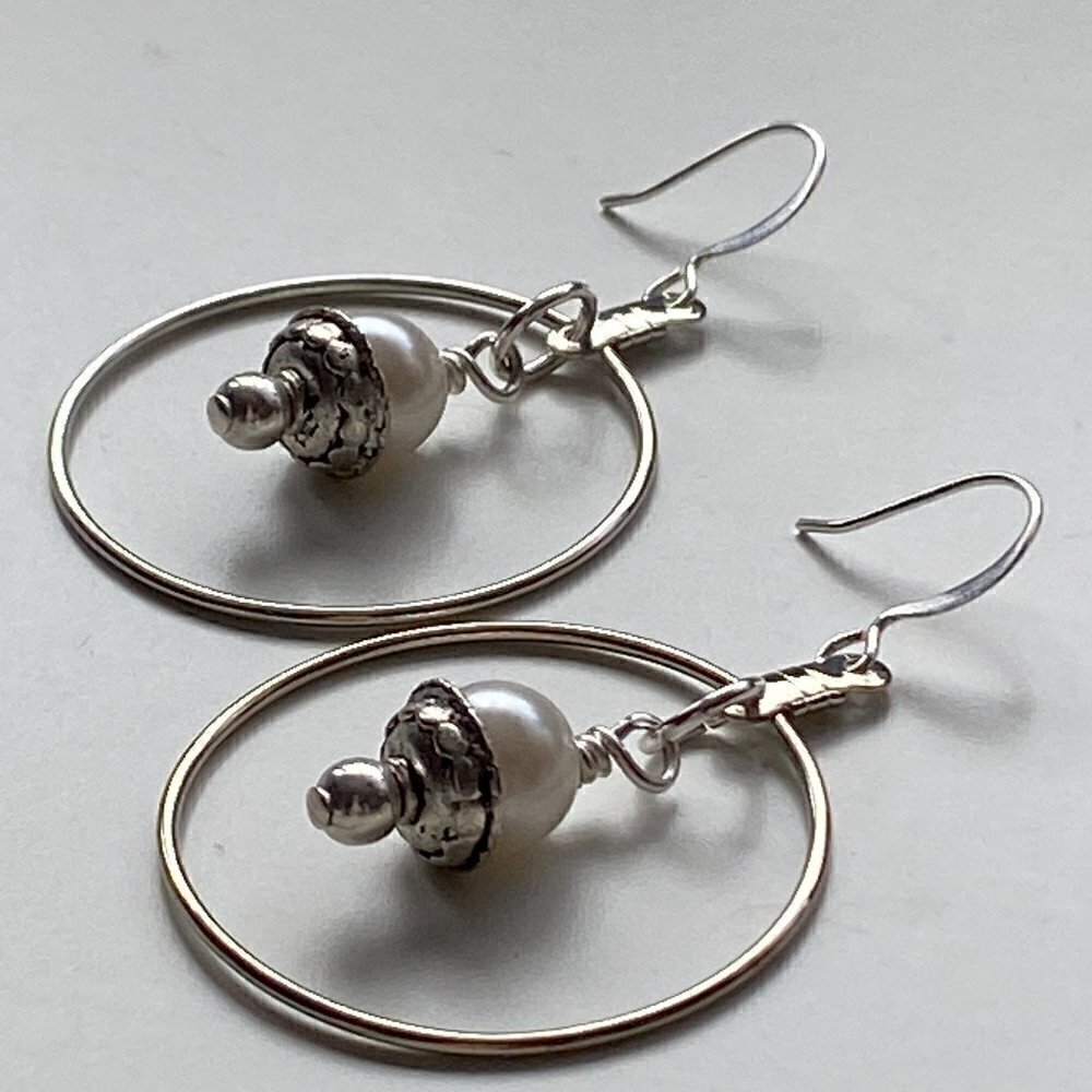 ❤️ White Austrian Crystal Pearls in Silver Plated Hoops